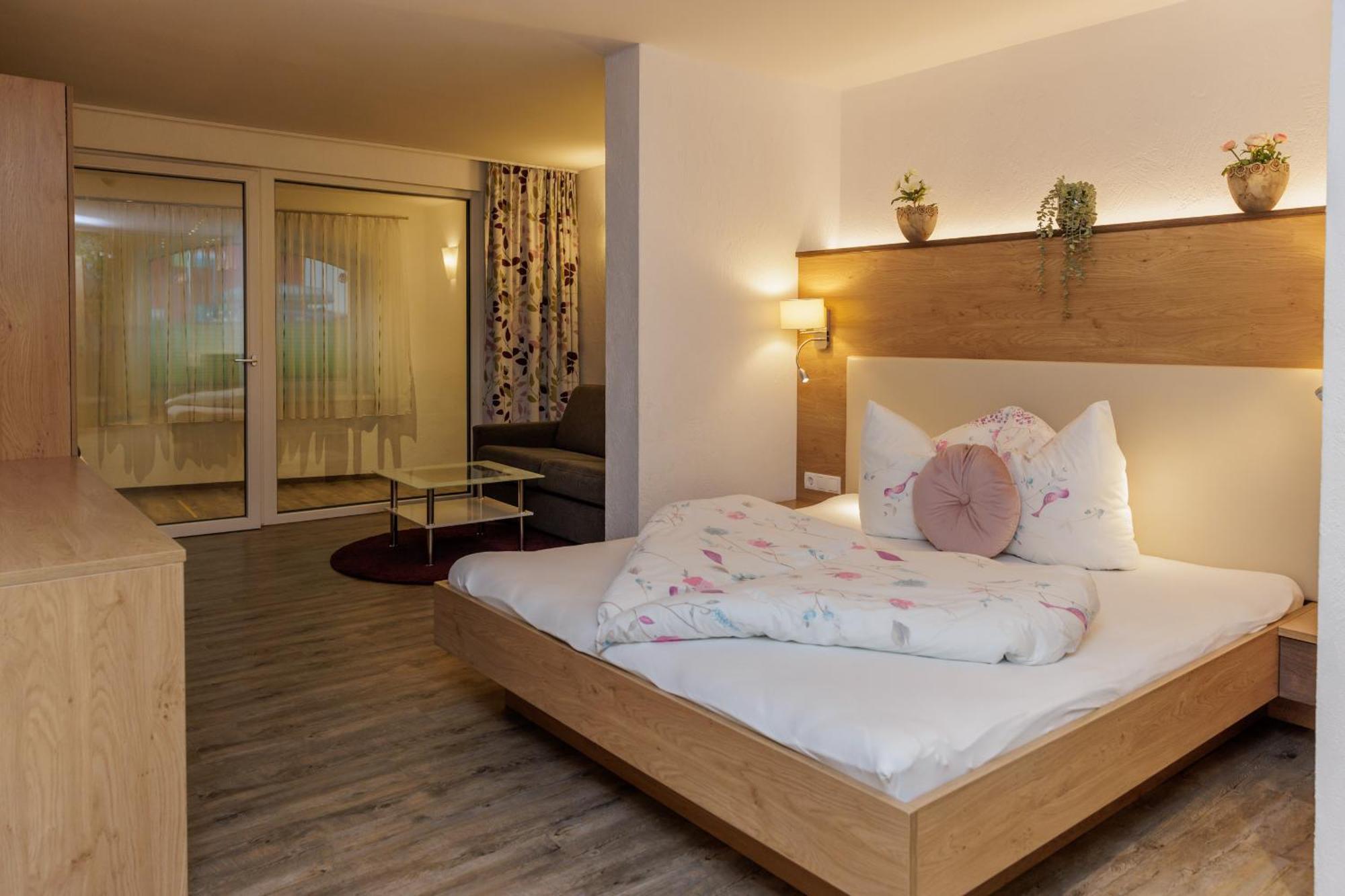Apartmenthaus Goldeck Ried im Oberinntal Exteriör bild